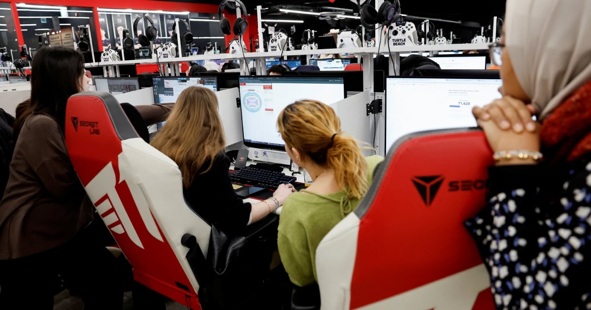 #Showbiz: BTS fans scramble for tickets as K-pop stars launch first tour since military service