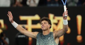 Sinner races on, 'gross' pie for Keys as heatwave hits Melbourne