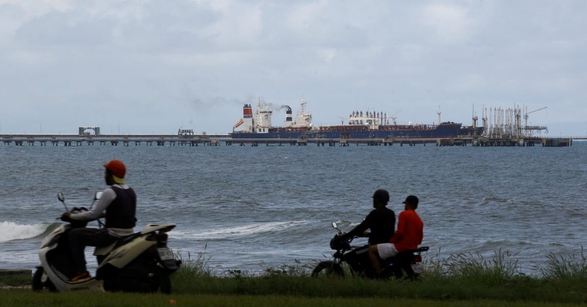 Six tankers that had left Venezuela in 'dark mode' are back in its waters
