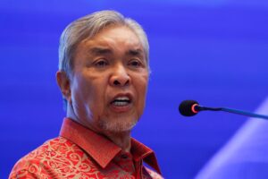 Stay the course and embrace differing views, Zahid advises youth leaders