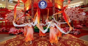 Suria KLCC opens CNY celebration with an extravagant performance