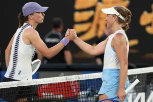 Swiatek ends Inglis' Australian Open run to reach quarter-finals