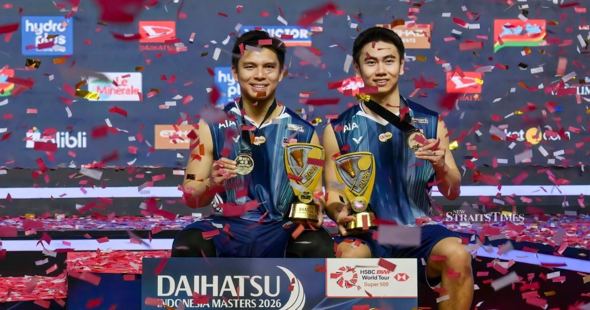 Sze Fei-Izzuddin cap off Malaysia's historic triple crown feat