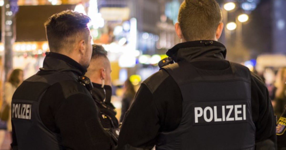 Teen electrocuted on Berlin train tracks while retrieving vape