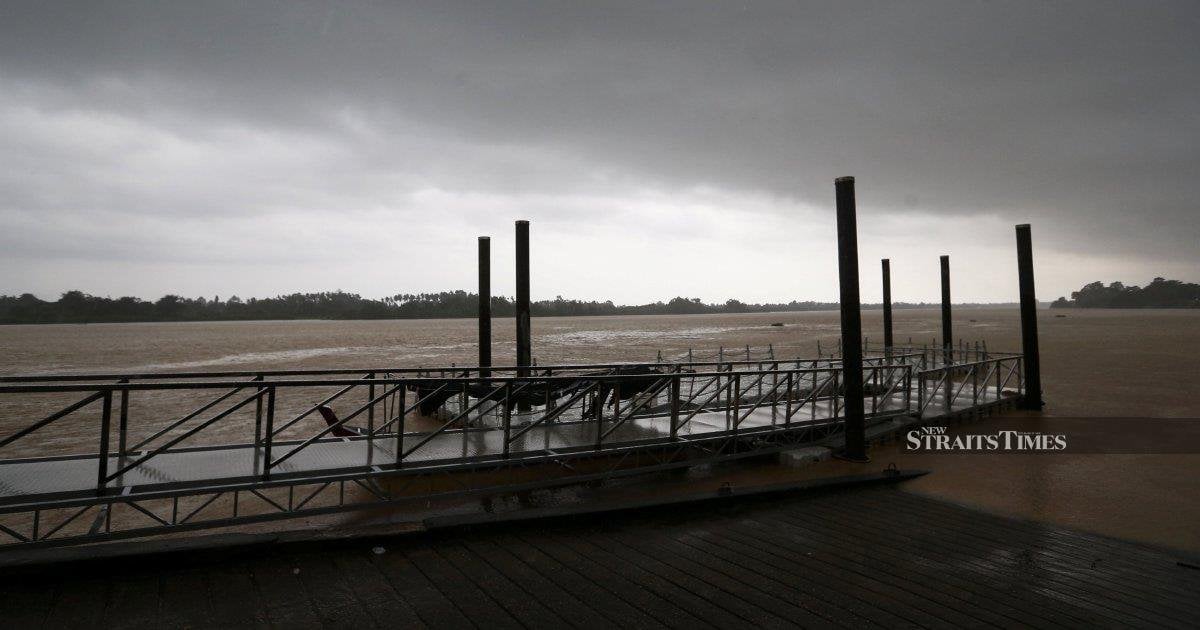 Thunderstorms and heavy rain hit 4 states tonight