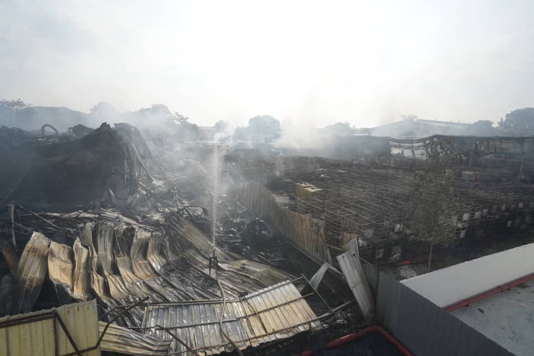 Tiada mangsa cedera kilang proses minyak musnah terbakar