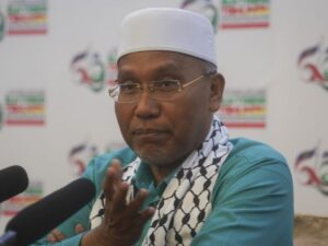 Tidak perlu bubar Pas atau UMNO, lawan di pentas demokrasi