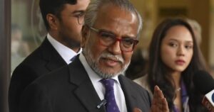 Tommy Thomas defamation suit settlement a win for Najib, says Shafee