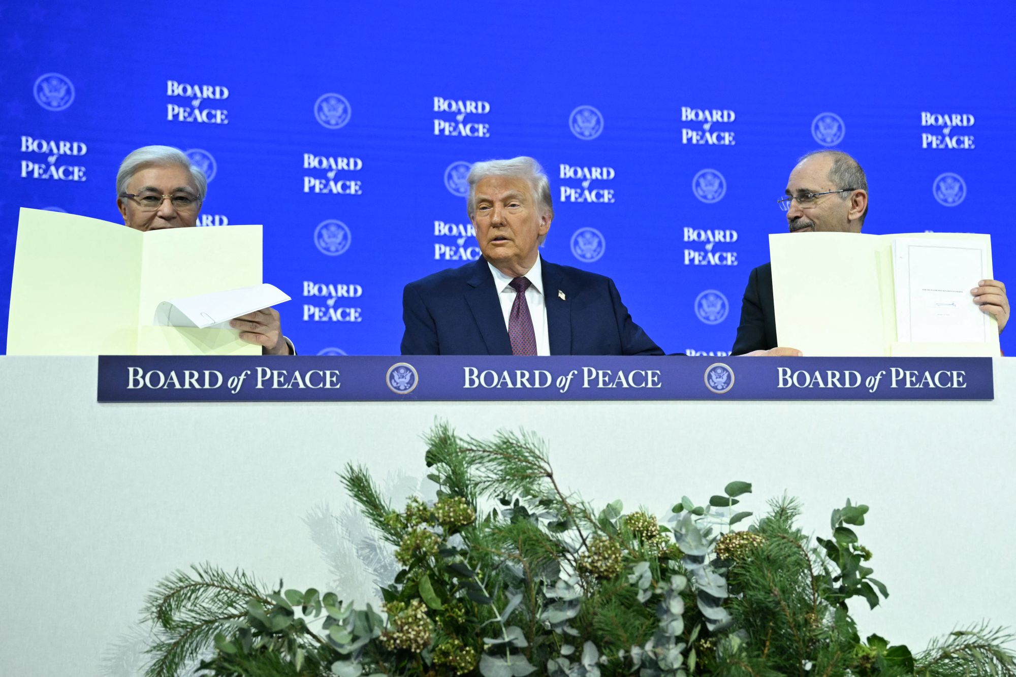 Trump lancarkan Lembaga Keamanan di Davos