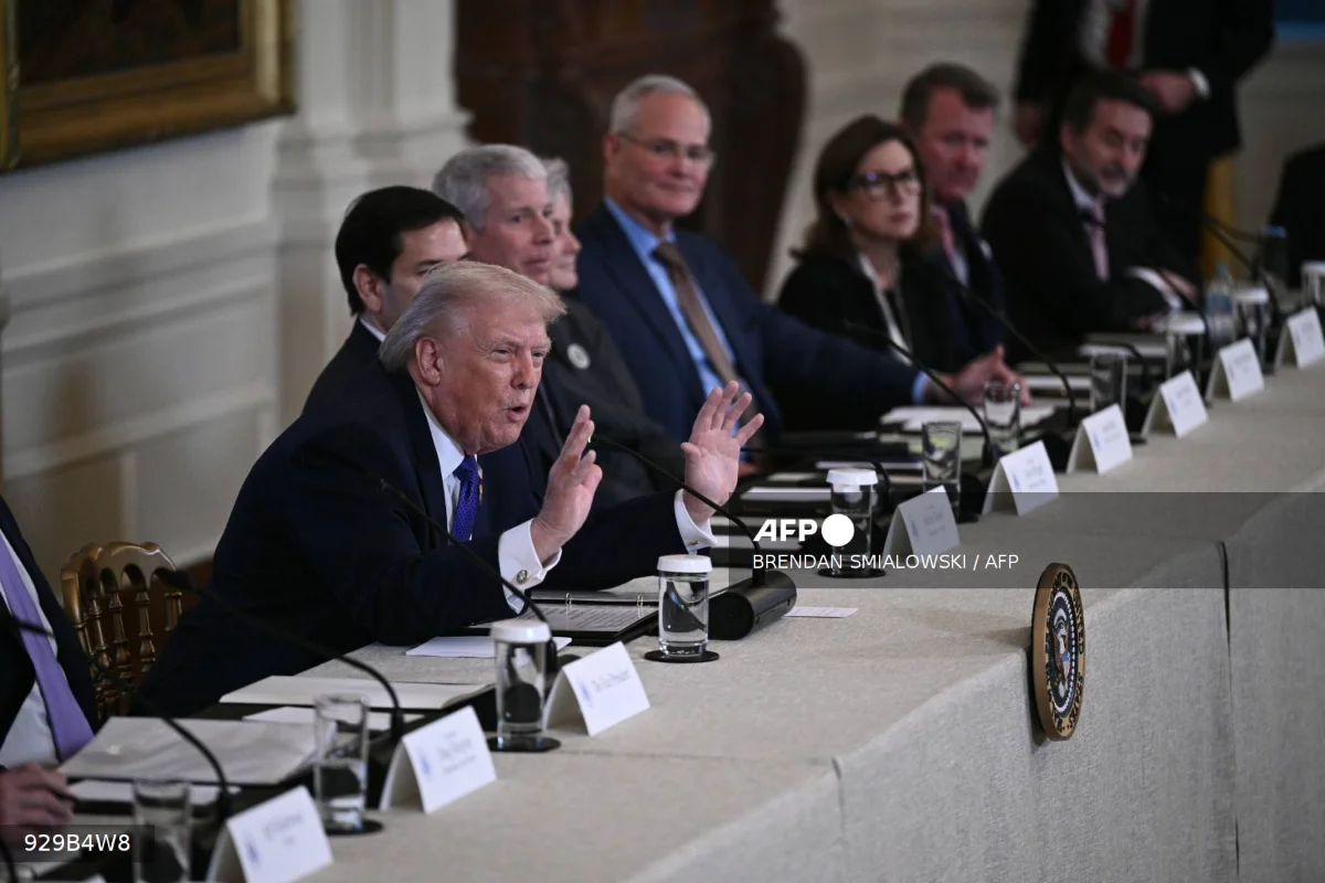 Trump meets oil executives over $100 billion Venezuela pledge