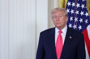 Trump umum cukai 25 peratus ke atas rakan dagang Iran