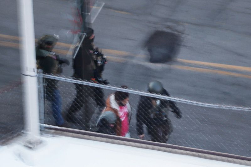 Trump warns Minneapolis mayor over lack of cooperation with immigration agents