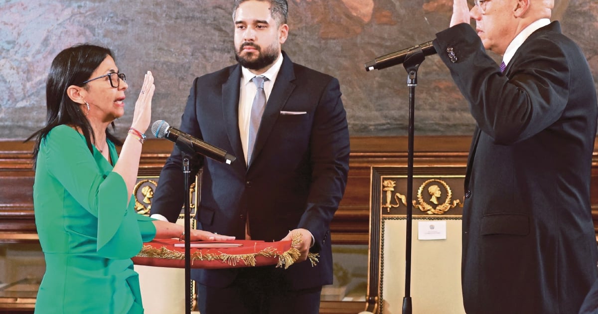 Trump's plan to 'run' Venezuela is to go with similar cast, plus threats