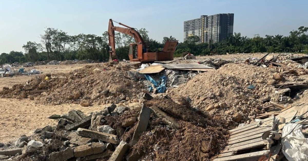 Two illegal dumpsites in Ijok raided, excavator seized
