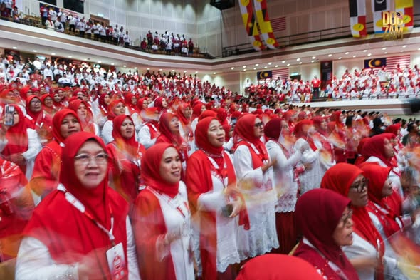 UMNO bukan parti pak turut