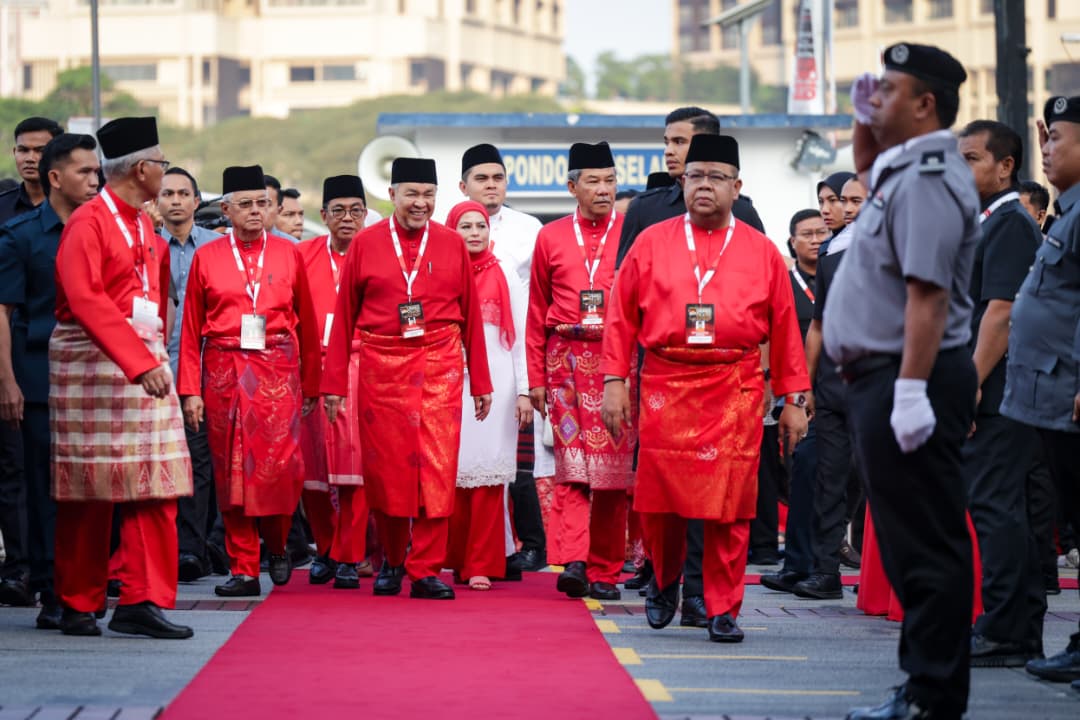 UMNO garis tiga pembaharuan politik
