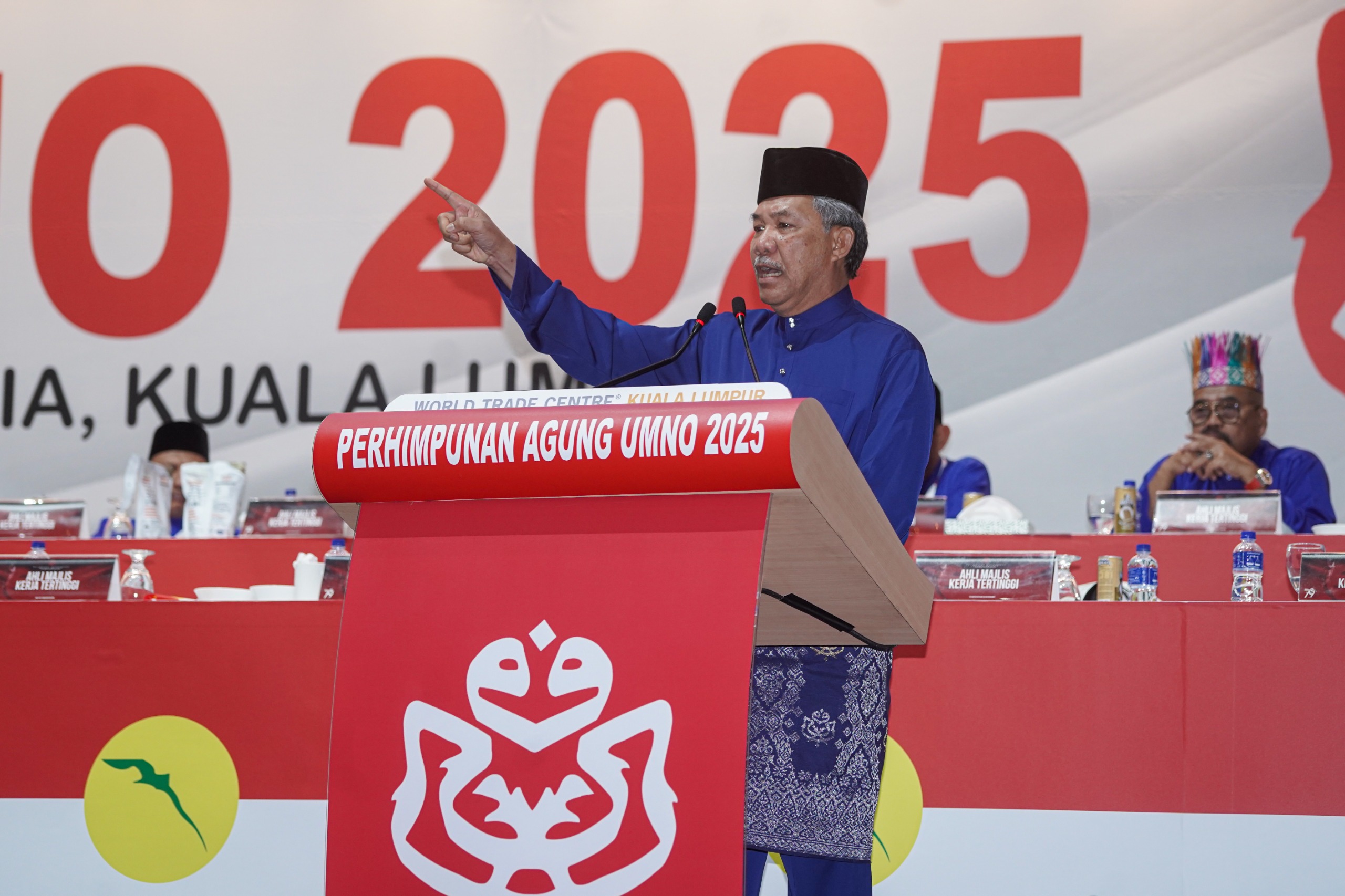 UMNO kaji kedudukan jika langgar garis merah