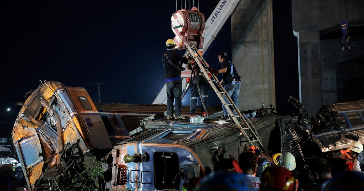 [UPDATED] Thailand crane collapses onto train, killing 32