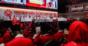 Umno divided over unity govt role, Najib’s future, as assembly begins