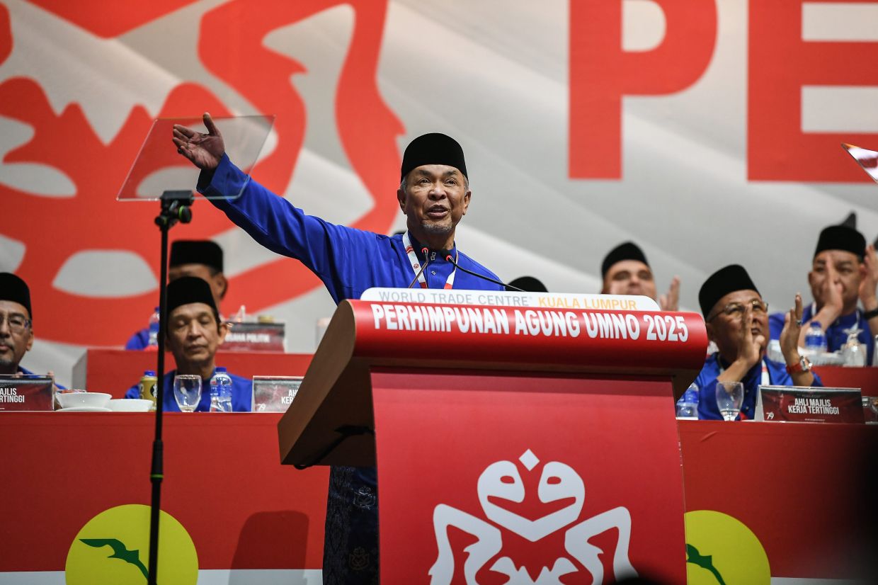 Umno proposes law to protect teachers