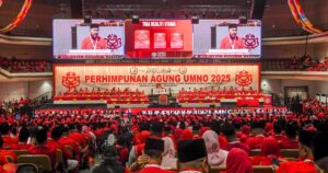 Umno walking pro-govt, anti-DAP tightrope, says analyst