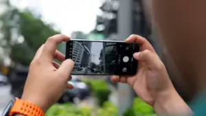 Video Promosi Ciri Skrin Privasi Pada Paparan Samsung Galaxy S26 Pula Tertiris