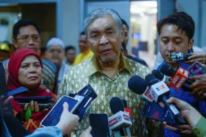 Youth leaders in politics should embrace differing views, accept criticism