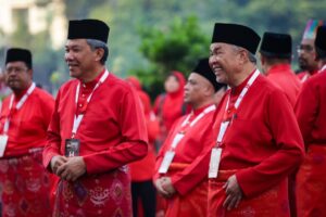 Zahid dakwa ada pihak risik UMNO bentuk kerajaan