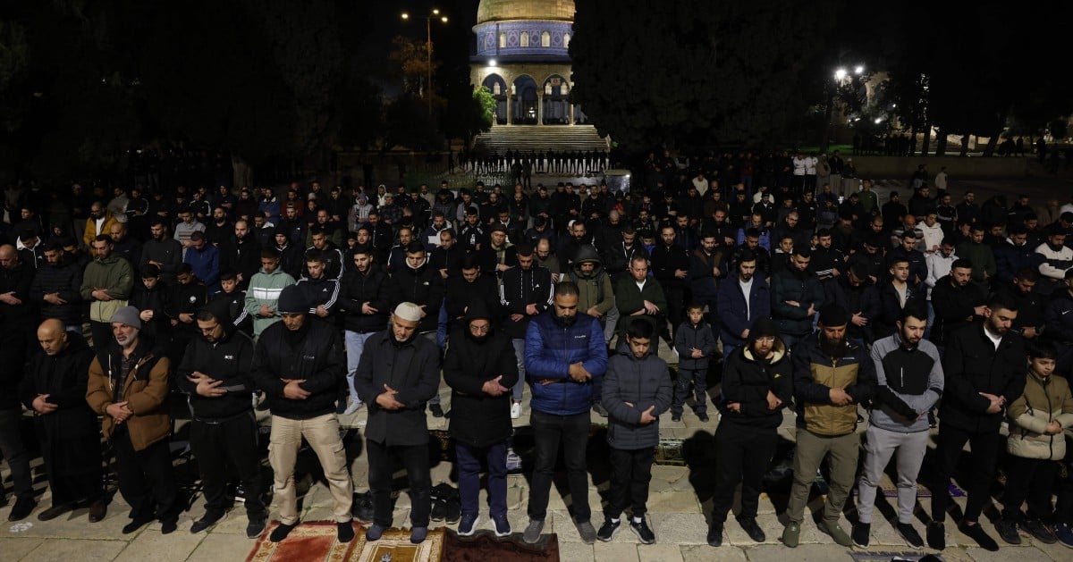 Al-Aqsa imam barred by Israel from mosque ahead of Ramadan