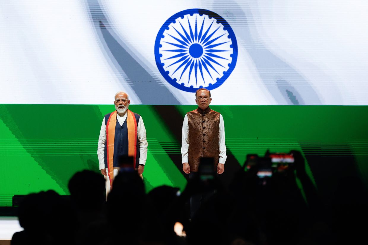 India PM Modi accorded official welcome at Perdana Putra