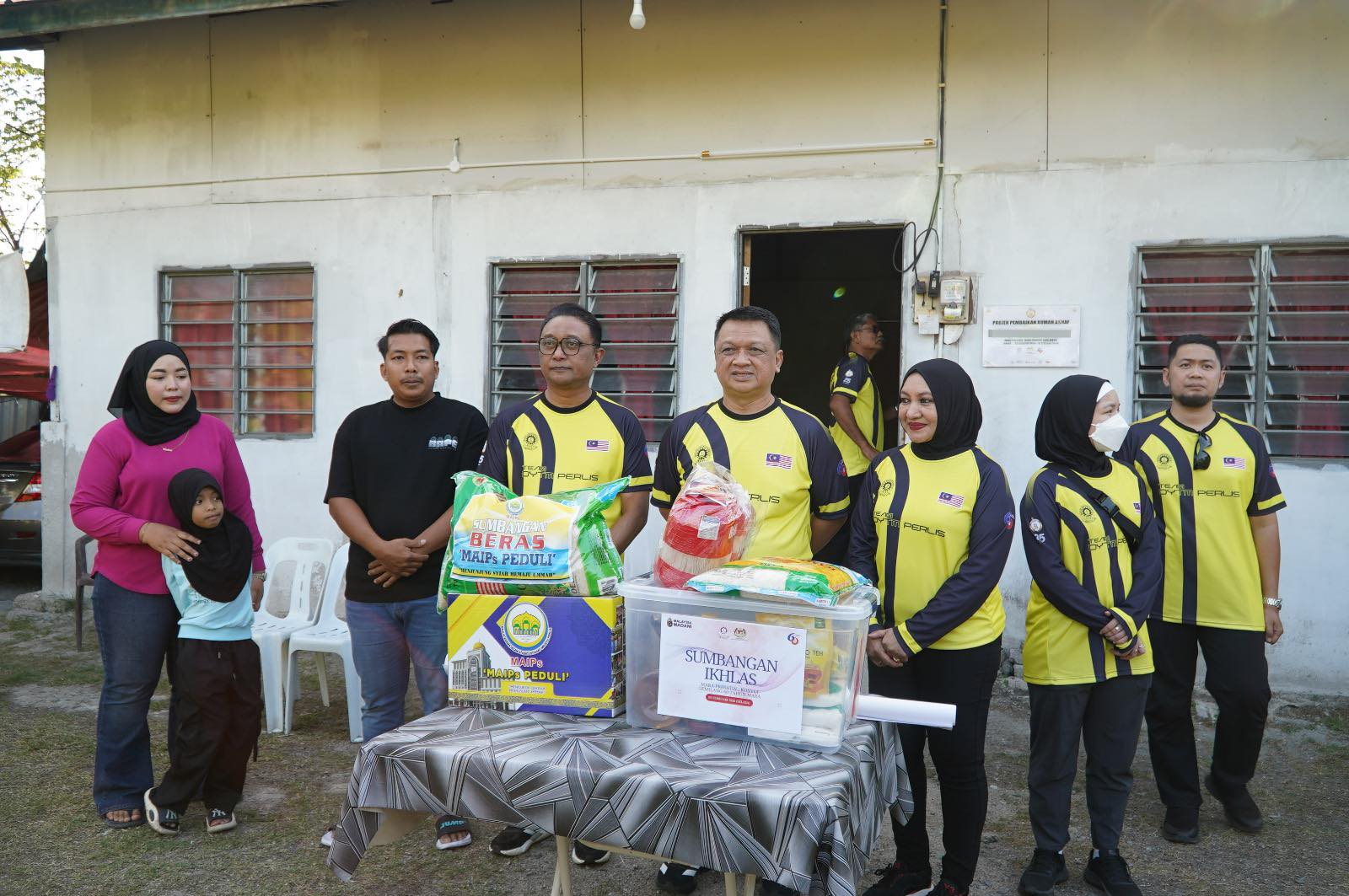 MARA convoy delivers over RM20,000 in aid to asnaf in Perlis