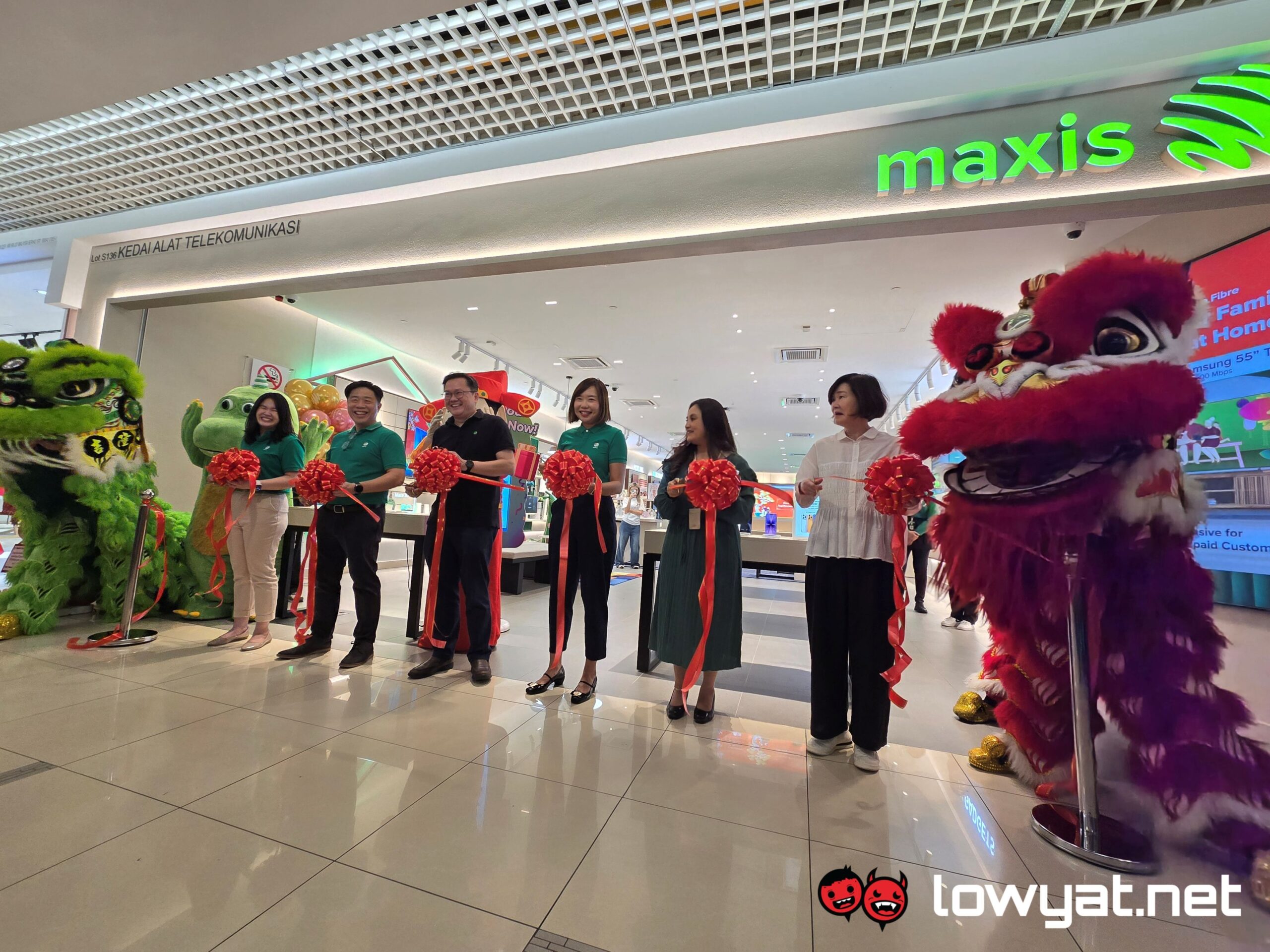 Maxis Officially Opens Up New Concept Store At 1 Utama