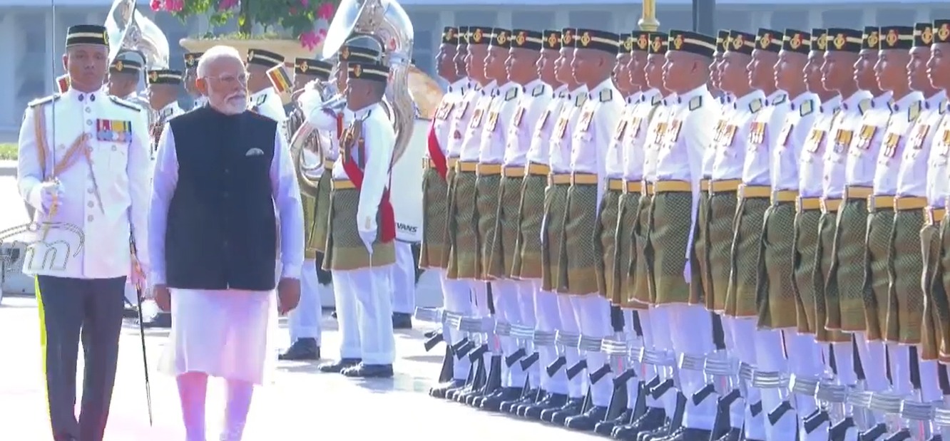 Modi diberi sambutan rasmi negara