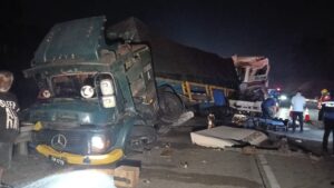 Pemandu lori 10 tan maut, tujuh cedera nahas tiga kenderaan
