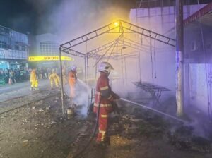Gerai jual mercun terbakar, pelanggan restoran lari elak percikan api