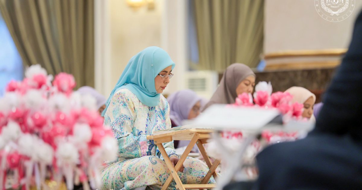 Queen graces Grand Khatam Al-Quran, iftar event at Istana Negara