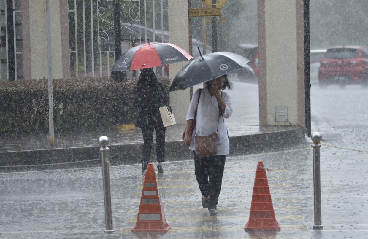 Thunderstorms, heavy rain expected in Pulau Pinang, Pahang and Selangor until 10am