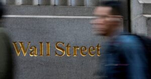 Wall Street ends up as traders turn to Fed