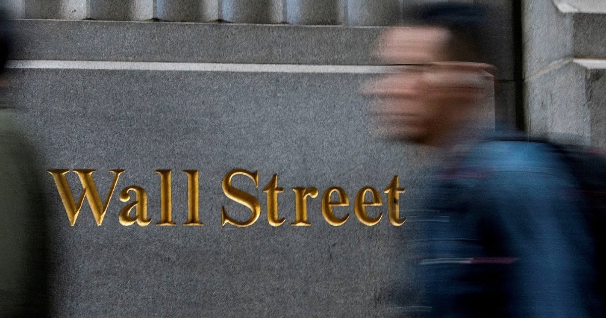 Wall Street ends up as traders turn to Fed