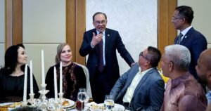Anwar meets Malaysian diaspora in Ashgabat