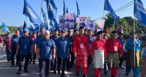 Muhyiddin joins hundreds of PN supporters accompanying Bukit Kepong candidate
