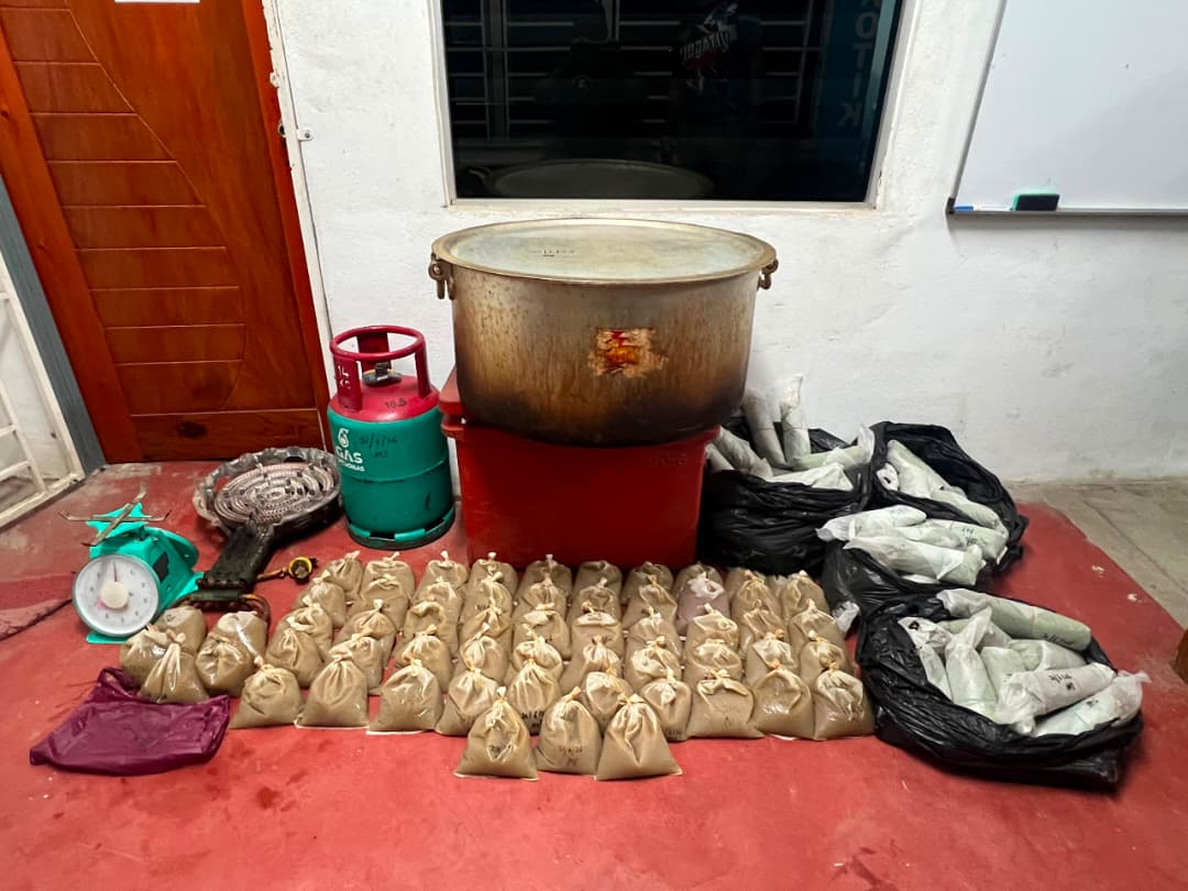 Rumah jadi 'makmal' proses air ketum, empat lelaki ditahan