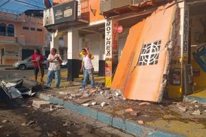 32 cedera, 800 bangunan rosak gempa kuat 6.3 magnitud gegar Ecuador