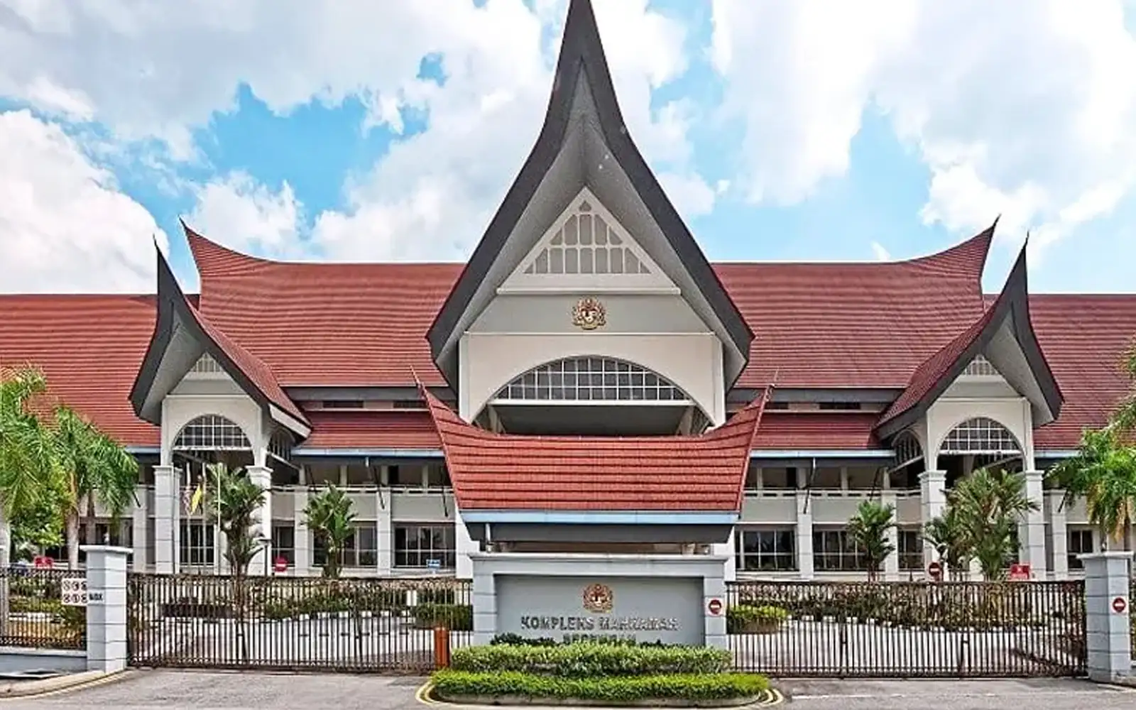 4 jailed 10 years over insurance agent’s death