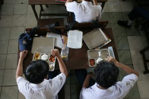 80 pelajar sakit kerana program makanan percuma Prabowo