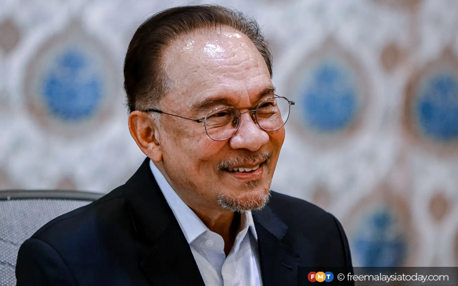 Anwar congratulates Carney on win in Canadian polls