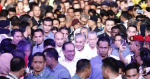 Anwar vows to address gig workers' concerns through dedicated legislation