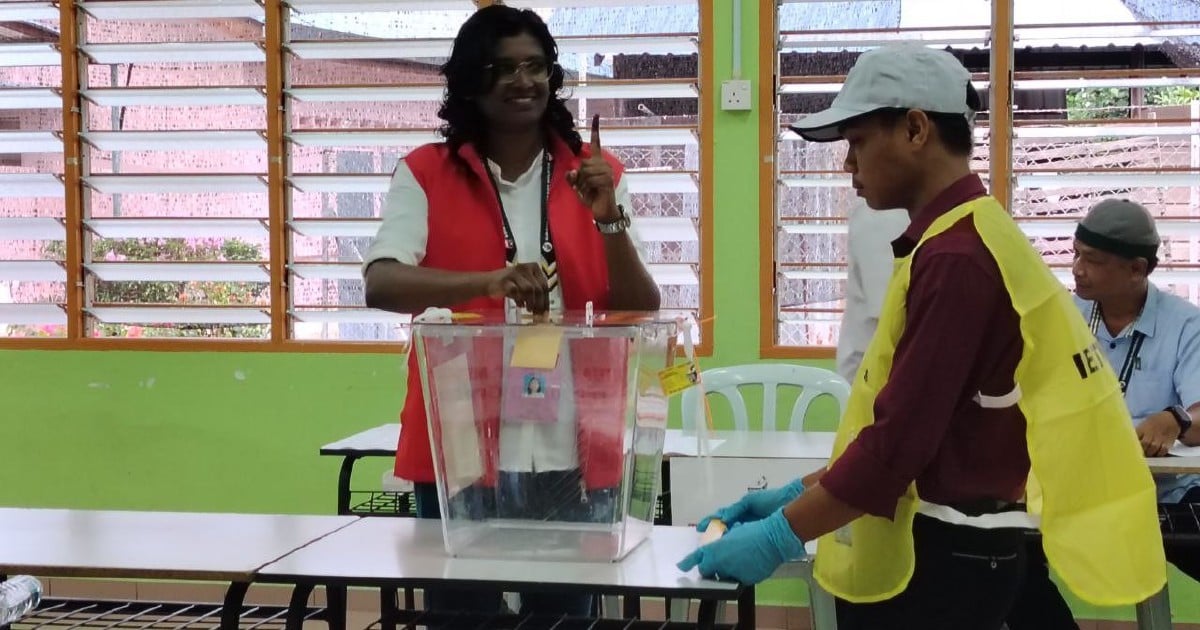 Ayer Kuning by-election: PSM candidate Bawani first to cast vote