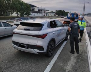 BYD Atto 3 applied emergency brakes abruptly on highway