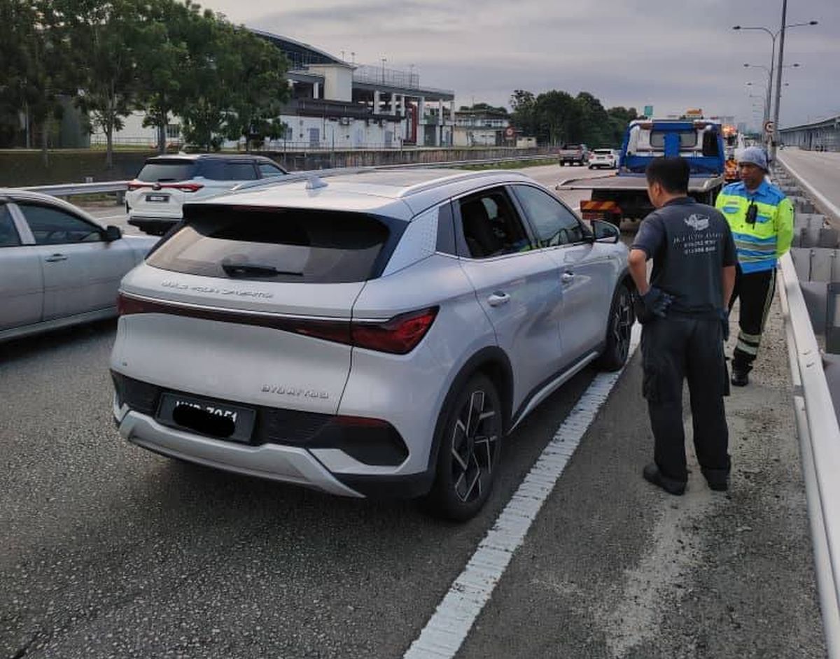 BYD Atto 3 applied emergency brakes abruptly on highway